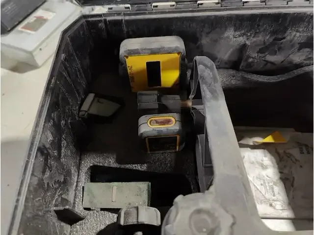 1 bouwlaser dewalt dce079g - afbeelding 4 van  6