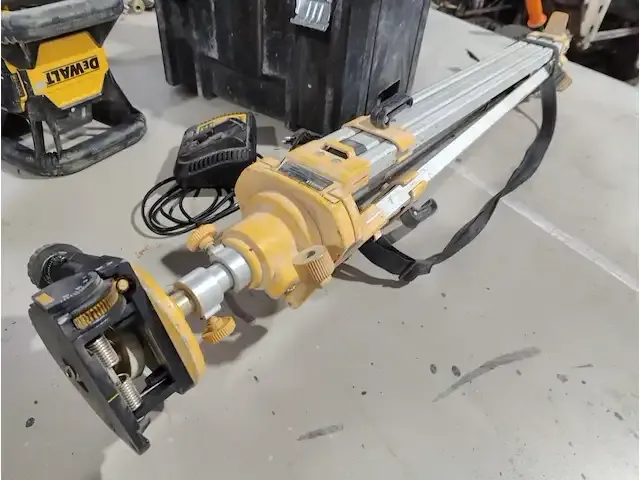 1 bouwlaser dewalt dce079g - afbeelding 5 van  6