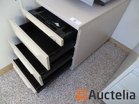 1 bureaubox met wieltjes