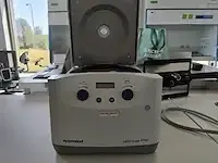 1 centrifuge eppendorf 5702 np: € 4500 - afbeelding 1 van  8