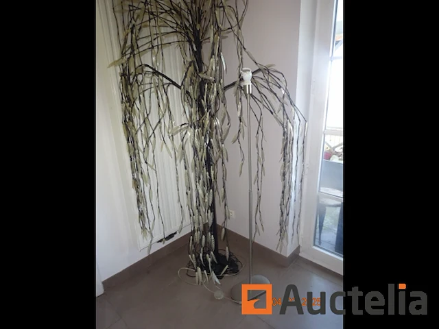 1 chromen vloerlamp + 1 as die een lichtgevende treurvloerhoogte van 2m vertegenwoordigt - afbeelding 1 van  1