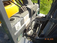 1 clark tmc, jaar 2010. de auto spint, maar de rechtervoorband is gescheurd - afbeelding 2 van  6