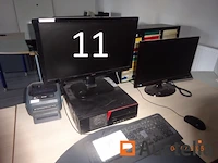1 computer waarvan 1 futji toren, 1 ticket printer, 1 telefoon, 1 lenovo toetsenbord, 1 kyotera merk printer, 2 schermen waarvan een acer en een samsung, 1 stuur stoel, 1 kleine metaal kast met drie blauwe kleur lades - afbeelding 1 van  3