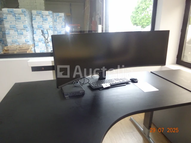 1 computerscherm, 1 muis - afbeelding 1 van  1