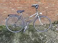 1 damesfiets gazelle - afbeelding 1 van  2