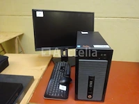 1 desktopcomputer met ilyama-monitor, muis, toetsenbord