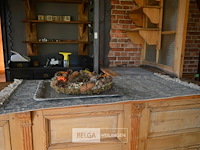 1 dienblad + tafellaken 1,25op70 +1 deco krans 45 - afbeelding 1 van  4