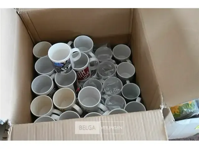 1 doos koffiemokken met tekening - afbeelding 1 van  2