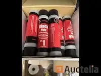1 doos met 8 stuks zwarte polijst pasta