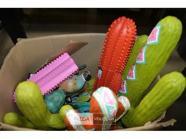 1 doos met diverse kunstof cactussen diverse modellen en grotes - afbeelding 3 van  3