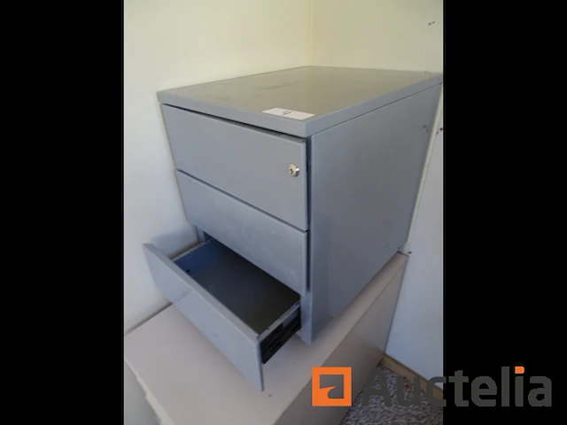 1 doos op wielen voor kantoor - afbeelding 1 van  2