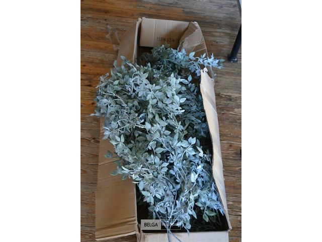 1 doos plastiek bladeren - afbeelding 2 van  3