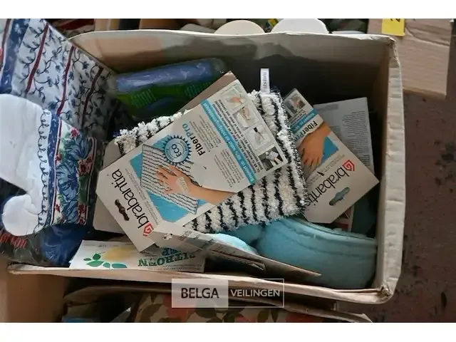 1 doos vochtige doeken + deel veegdoeken voor in keuken - afbeelding 1 van  3