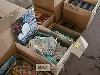 1 doos vochtige doeken + deel veegdoeken voor in keuken - afbeelding 2 van  3
