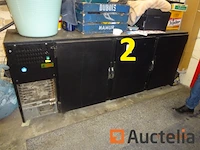 1 driedeurs koelkast, inbouwmotor, zwarte kleur, zon. : 2m16/51cm/89cm inclusief veel dranken voornamelijk bier en waters