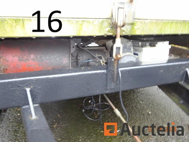 1 dubbelassige aanhangwagen, kantelbaar, elektromotor, 4-zijdig opklapbaar, chassis 194557001, afm. lengte 3m65/breedte 2m/zijhoogte 40cm/dissel lengte 1m60, geregistreerd qak 967. aanhanger verkocht met zijn inhoud inclusief drie houten bakken - afbeelding 7 van  7