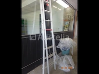 1 dubbele ladder. uitgeklapte hoogte +- 5m - afbeelding 1 van  1