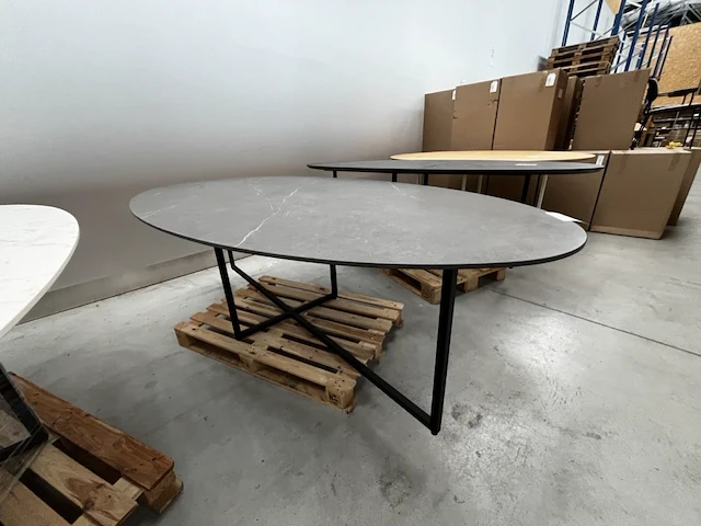 1 eettafel ovaal - afbeelding 1 van  3