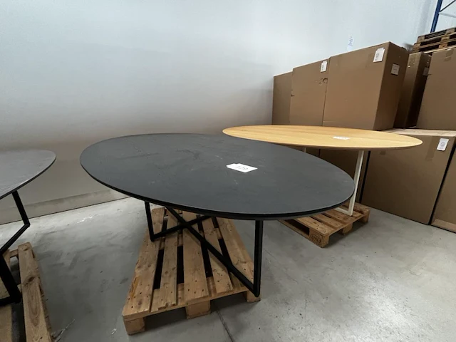1 eettafel ovaal - afbeelding 1 van  3