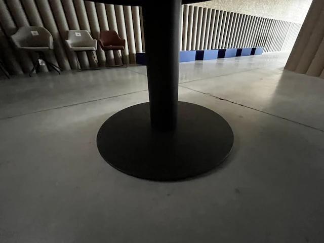1 eettafel rond - afbeelding 3 van  4
