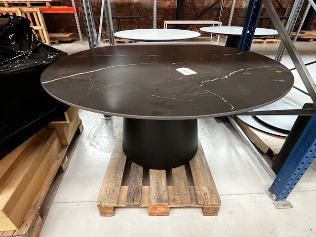 1 eettafel rond - afbeelding 1 van  3