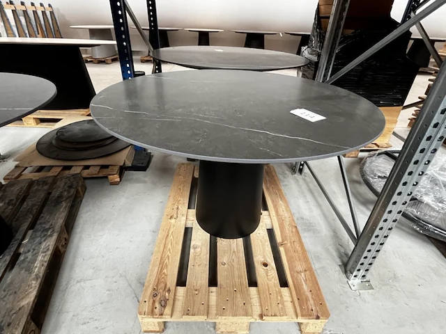 1 eettafel rond - afbeelding 1 van  3