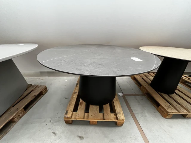 1 eettafel rond - afbeelding 1 van  3