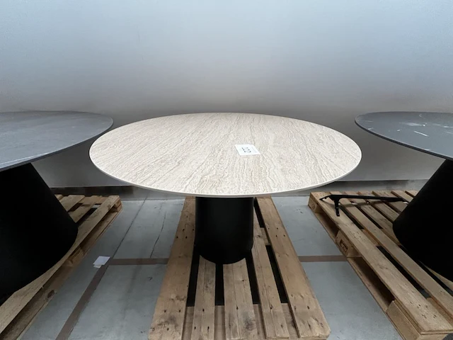 1 eettafel rond - afbeelding 1 van  3