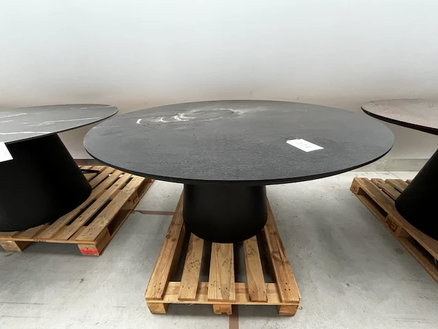 1 eettafel rond - afbeelding 1 van  3