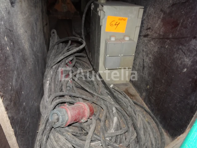 1 elektriciteitskast met kabels - afbeelding 1 van  3