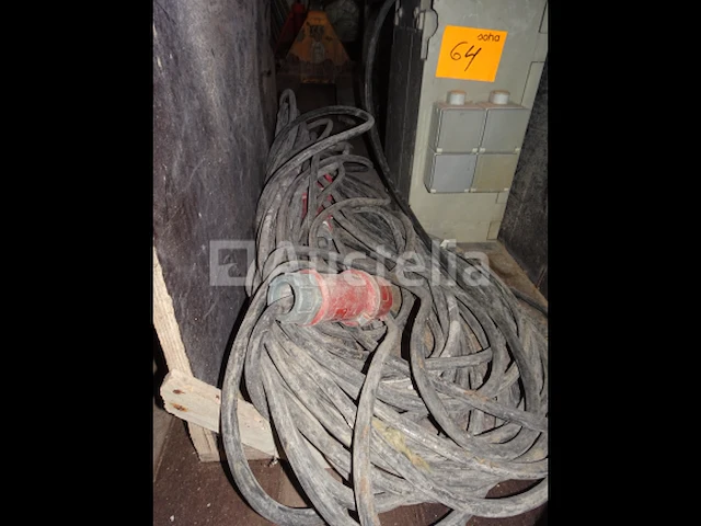 1 elektriciteitskast met kabels - afbeelding 2 van  3
