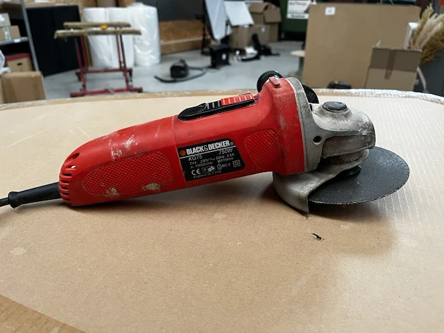 1 elektrische haakse slijper black&decker kg75 - afbeelding 1 van  3