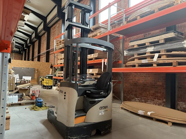 1 elektrische stapelaar crown esr 5000 series - afbeelding 1 van  19