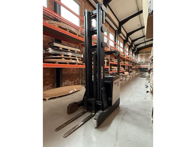 1 elektrische stapelaar crown esr 5000 series - afbeelding 17 van  19