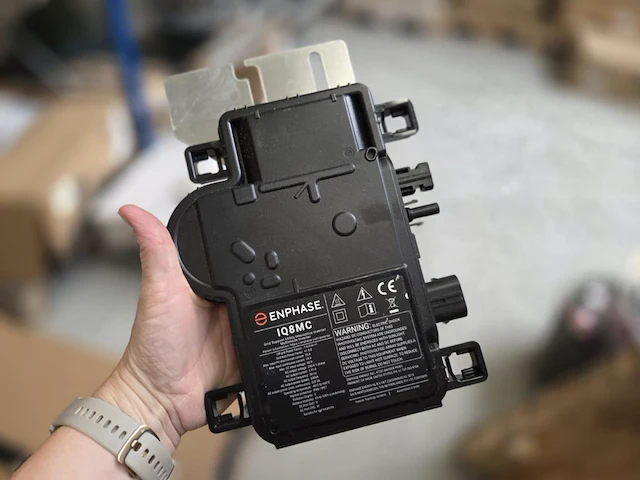 1 enphase micro inverter iq8mc - afbeelding 2 van  9