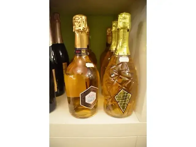 1 fl. le couchen cuvee prosecco 75cl, 4 fl. valdo aperitief 75cl, 6 fl. masottina prosecco brut 75cl, 3 fl. astoria vino spumante victim 75cl, 4 fl. vino spumante asti tre secoli 75cl, 3 flessen vino spumante - afbeelding 5 van  8