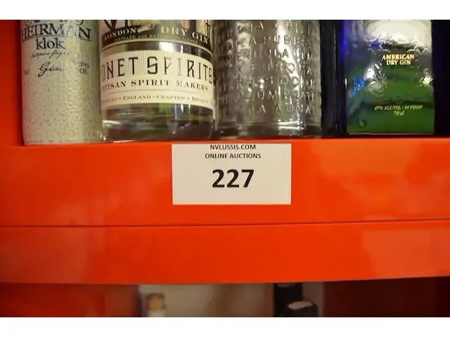 1 fles bluecoat dry gin 70cl, 1 fles the botanist dry gin 70cl, 3 flessen bishops gin 70cl, 5 flessen heirman klok gin 70cl (628,629,630,631) - afbeelding 2 van  5