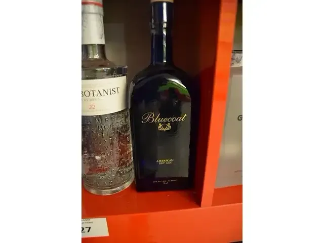 1 fles bluecoat dry gin 70cl, 1 fles the botanist dry gin 70cl, 3 flessen bishops gin 70cl, 5 flessen heirman klok gin 70cl (628,629,630,631) - afbeelding 3 van  5