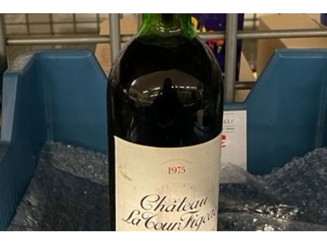 1 fles château la tour figeac 1975 - afbeelding 2 van  2