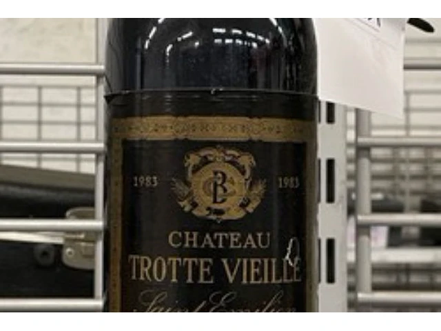 1 fles château trotte vieille 1983 - afbeelding 2 van  2