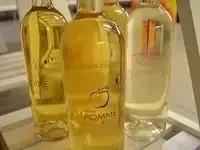 1 fles funny blue curacao 70cl, 2 flessen leblon cachaca 70cl, 1 fles milz premium 70cl, 4 fl. douce pomme cava 70cl, 3 fl. poire williams 70cl, 1 gift box omerta wilderen (475,476,477,478,479,480) - afbeelding 6 van  7