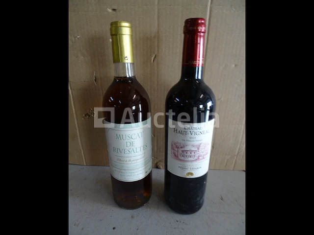 1 fles graves château haut-vigneau 2015, 1 genummerde fles muscat de riversaltes - afbeelding 1 van  8