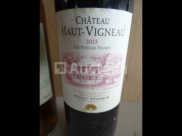 1 fles graves château haut-vigneau 2015, 1 genummerde fles muscat de riversaltes - afbeelding 2 van  8