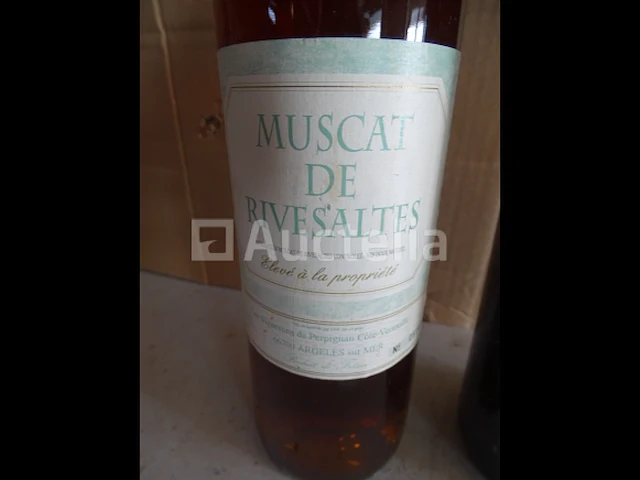 1 fles graves château haut-vigneau 2015, 1 genummerde fles muscat de riversaltes - afbeelding 5 van  8