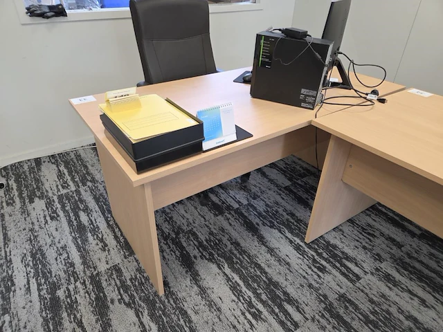 1 formica houten bureautafel - afbeelding 2 van  6