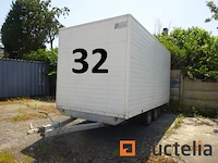1 gesloten dubbelassige oplegger met een witte aluminium bestelwagen, carrosserielengte 4m21/breedte 2m17/hoogte 2m15/dissellengte 1m50, bandenmaat 195/50r13 - afbeelding 1 van  8