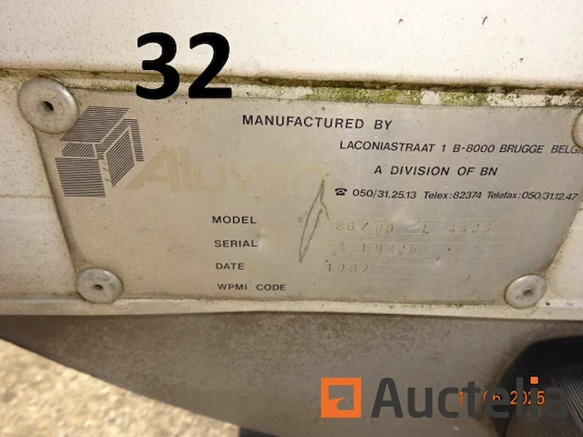 1 gesloten dubbelassige oplegger met een witte aluminium bestelwagen, carrosserielengte 4m21/breedte 2m17/hoogte 2m15/dissellengte 1m50, bandenmaat 195/50r13 - afbeelding 4 van  8