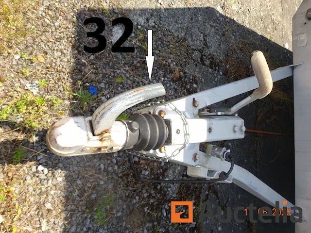 1 gesloten dubbelassige oplegger met een witte aluminium bestelwagen, carrosserielengte 4m21/breedte 2m17/hoogte 2m15/dissellengte 1m50, bandenmaat 195/50r13 - afbeelding 6 van  8