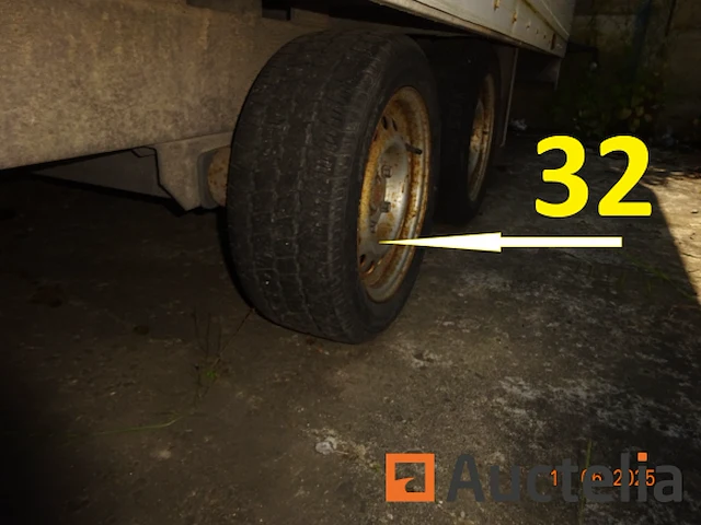 1 gesloten dubbelassige oplegger met een witte aluminium bestelwagen, carrosserielengte 4m21/breedte 2m17/hoogte 2m15/dissellengte 1m50, bandenmaat 195/50r13 - afbeelding 8 van  8