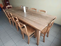 1 grenenhouten tafel met 10 houten stoelen - afbeelding 1 van  4